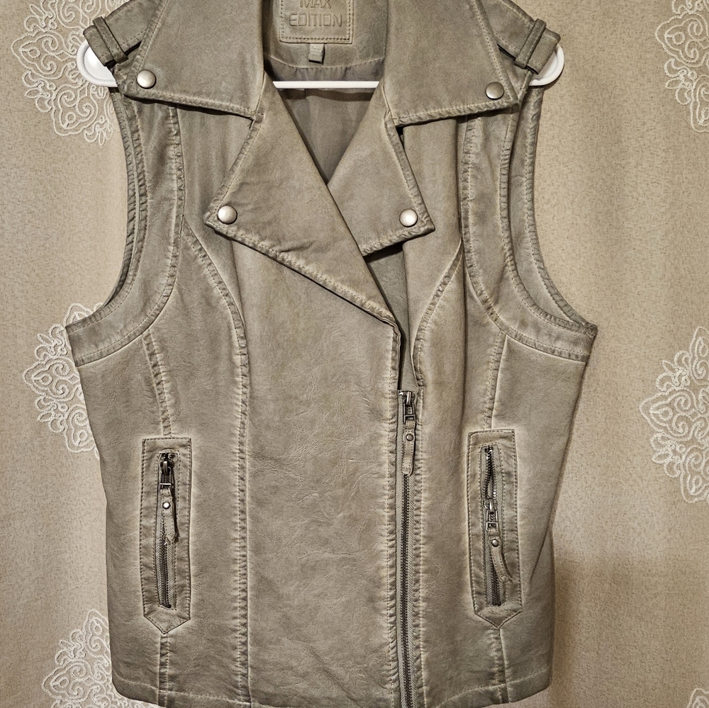 Women's Gray Sleeveless Jacket